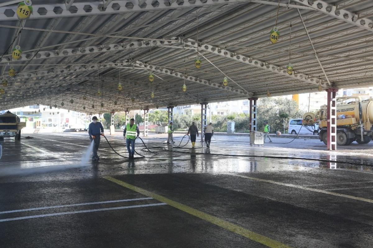 Erdemli&rsquo;de pazar yerleri dezenfekte edildi