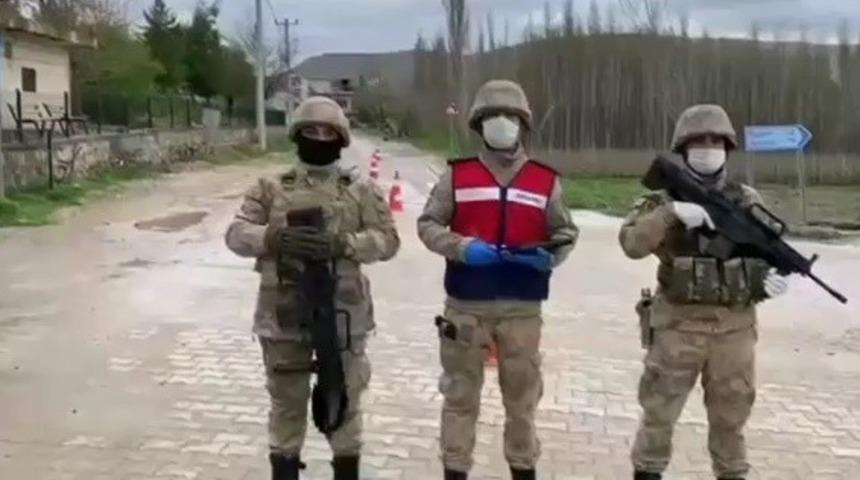 Jandarmadan vatandaşlara kurallara uyulması &ccedil;ağrısı