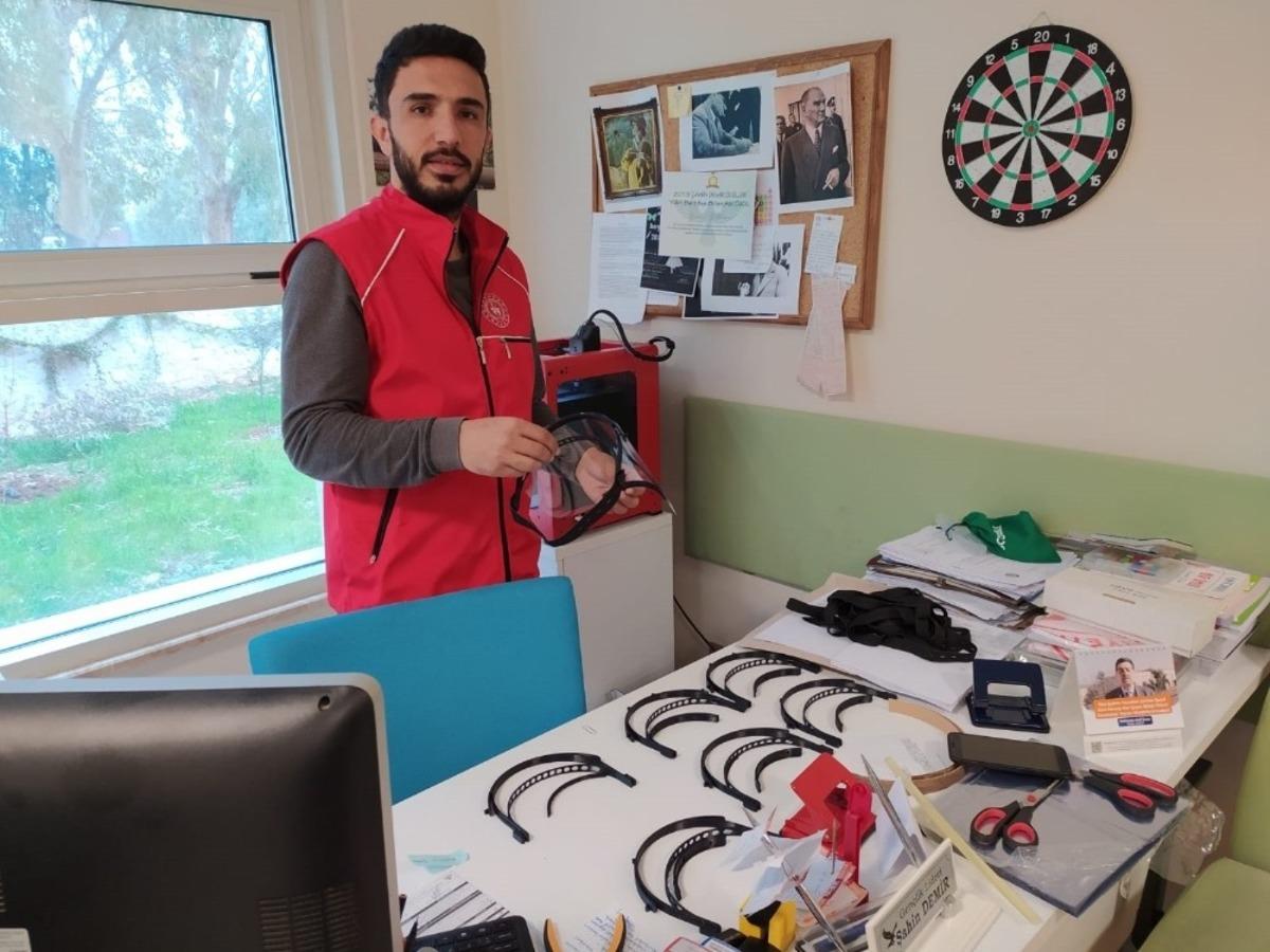 Gen&ccedil;lik merkezinde &uuml;retilen maskeler teslim edildi