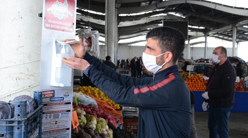 Kırşehir Belediyesi, halkın ortak kullanım alanlarına  dezenfektan makinesi koydu