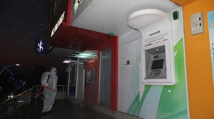 &Ccedil;ayırova&rsquo;da dezenfekte &ccedil;alışmaları s&uuml;r&uuml;yor