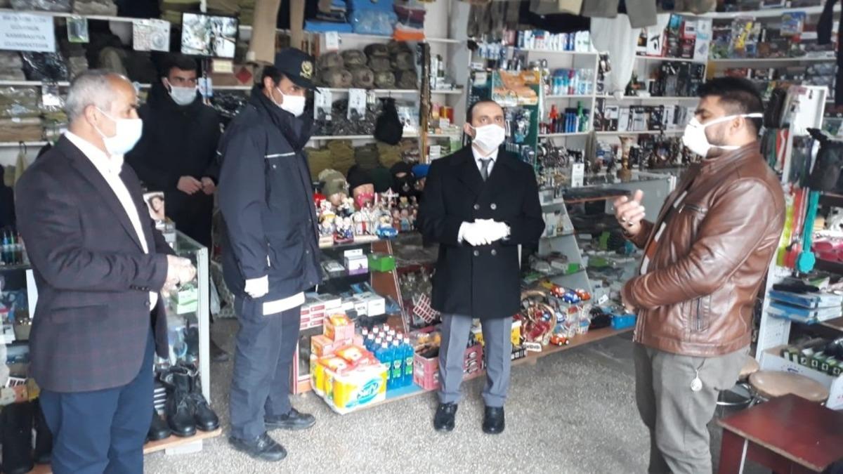 Kaymakam ve belediye başkanı &ccedil;arşı merkezini dolaşarak halkı uyardı