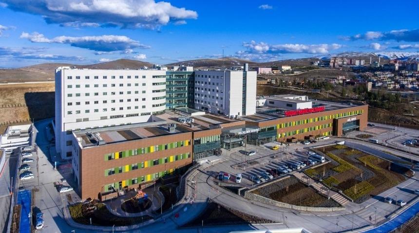 Yozgat Şehir Hastanesi korona vir&uuml;s vakaları haricinde hasta kabul&uuml;n&uuml; durdurdu