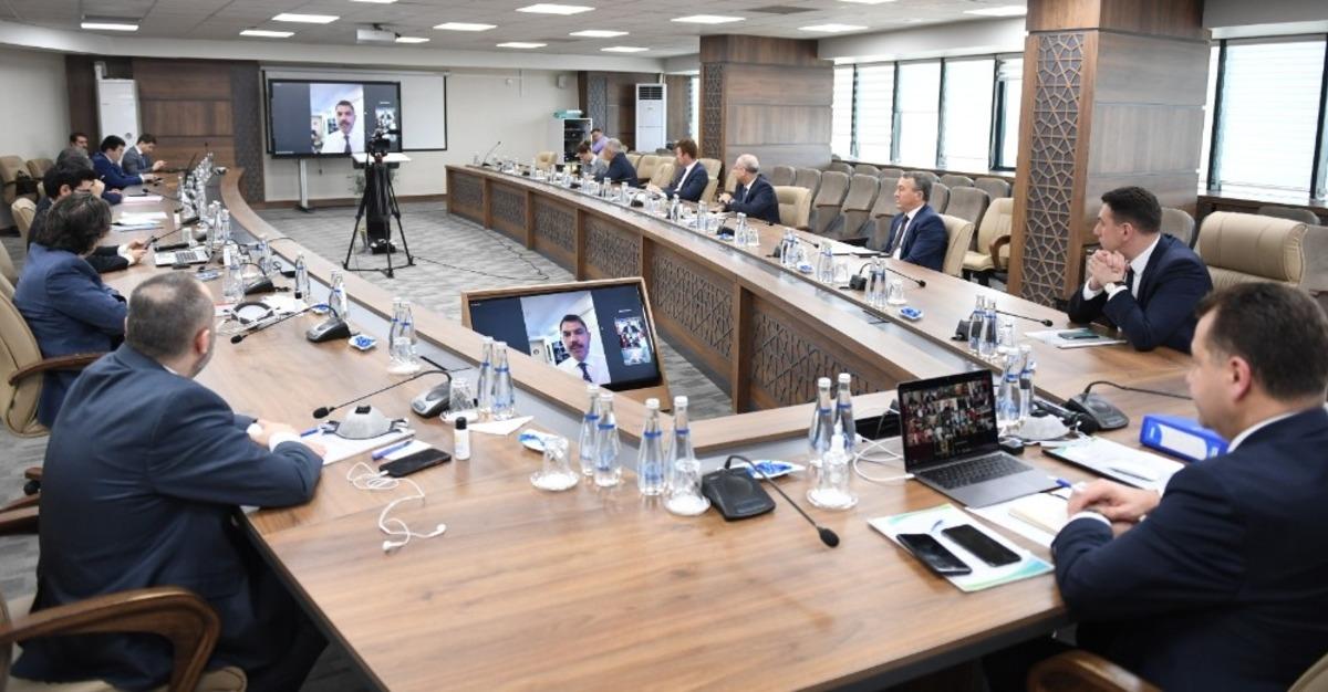 Balıkesir&rsquo;de belediye başkanlarından Bakan Kurum&rsquo;un da katılımı ile telekonferans