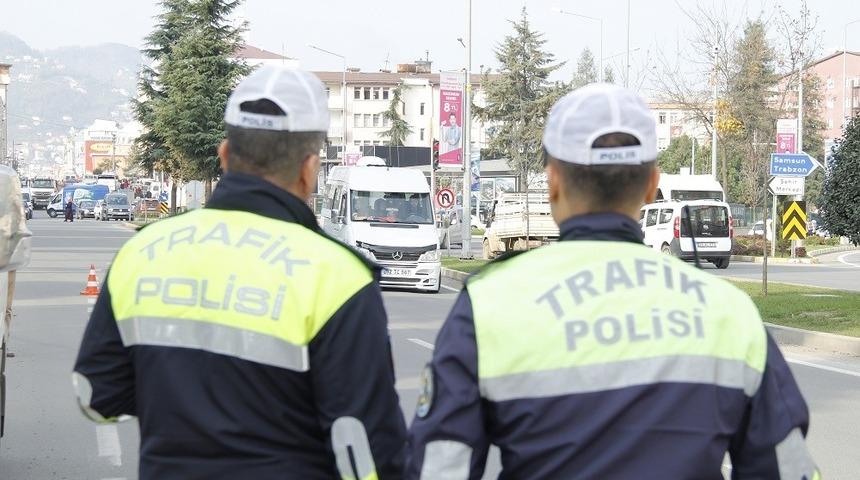 Bir haftada 725 s&uuml;r&uuml;c&uuml;ye hız sınırı cezası