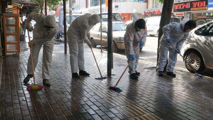 Mustafakemalpaşa’da cadde ve kaldırımlar dezenfekte ediliyor G5