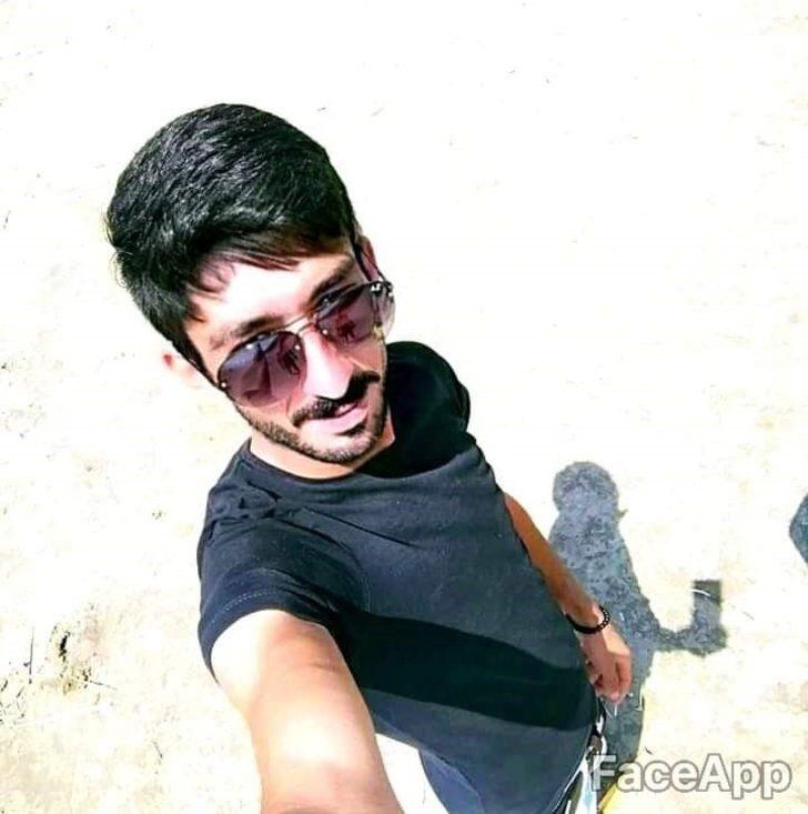 Kamyonet ile motosiklete çarptı: 1 Ölü G5