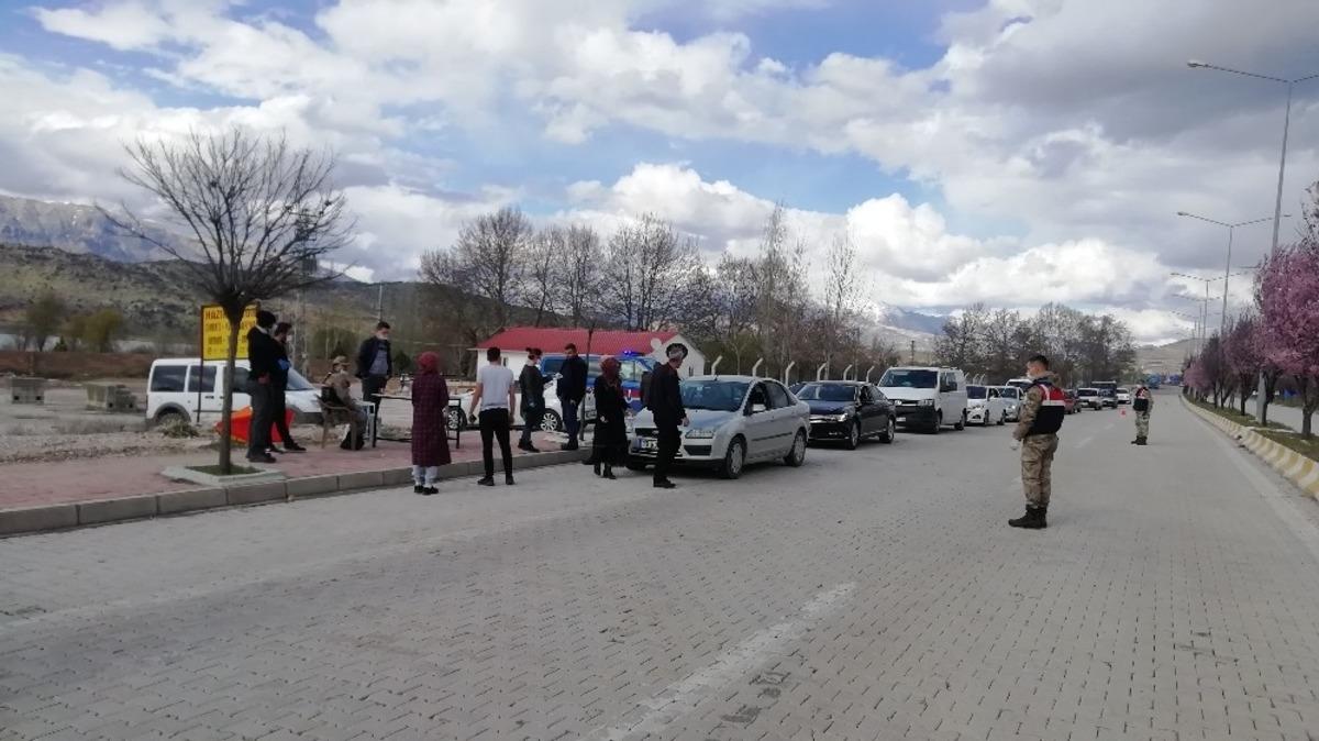 G&ouml;lbaşı il&ccedil;esinde korona vir&uuml;s kontrol noktası oluşturuldu