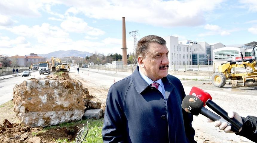 Başkan G&uuml;rkan, yol &ccedil;alışmalarını inceledi