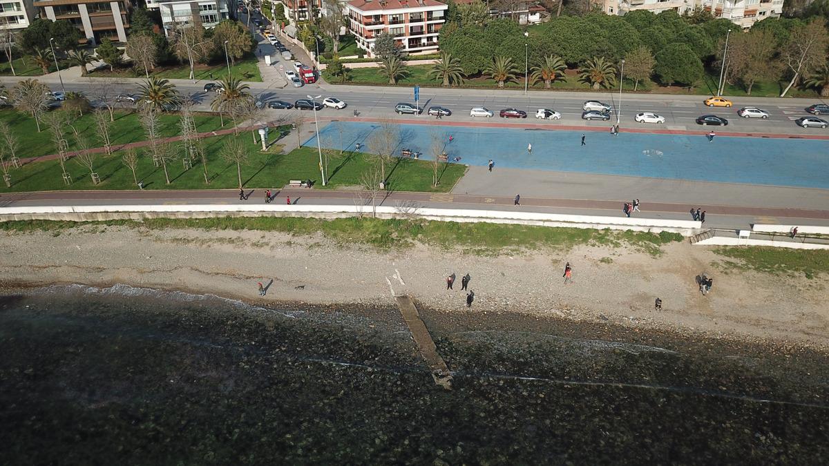 Caddebostan Sahili'nde 'pes' dedirten g&ouml;r&uuml;nt&uuml;