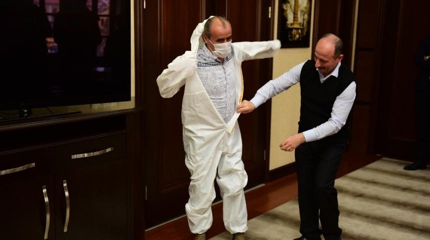 Başkan Aşgın&rsquo;dan gazetecilere jest