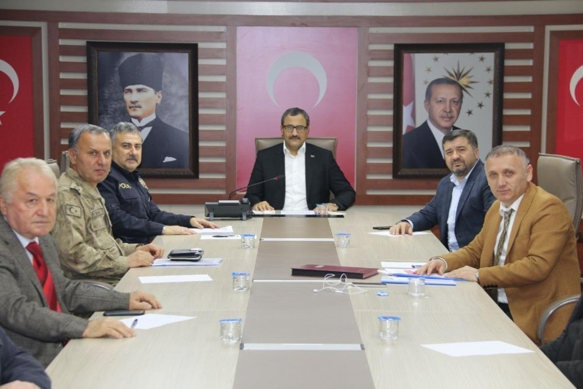 Şehirlerarası otob&uuml;s yolculuğu i&ccedil;in alınan tedbirler titizlikle uygulanıyor