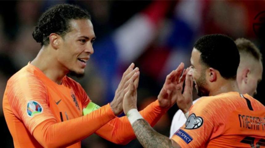 Memphis Depay'dan &ccedil;ay paylaşımı g&uuml;ndem oldu