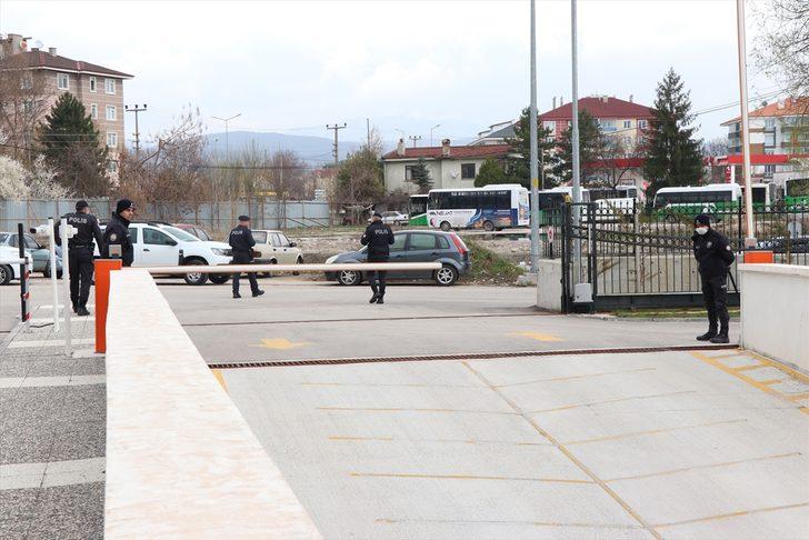Bolu'da karantinaya alındıkları yurttan sosyal medya paylaşımı yapan 3 kişiden 2'si tutuklandı G2