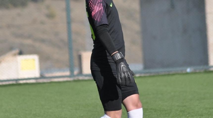 Talasg&uuml;c&uuml; kalecisi Mustafa Umut&rsquo;un performansı