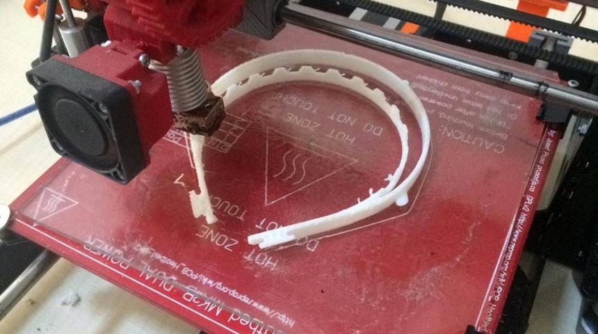 Iğdır &Uuml;niversitesi sağlık &ccedil;alışanları i&ccedil;in siperlik &uuml;retiyor