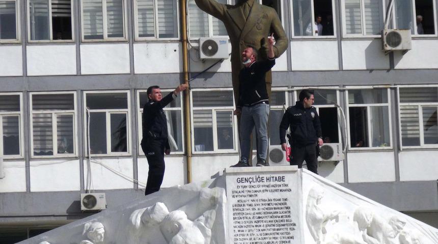 Valilik bahçesinde intihar edeceğini söyledi, polis vazgeçirdi