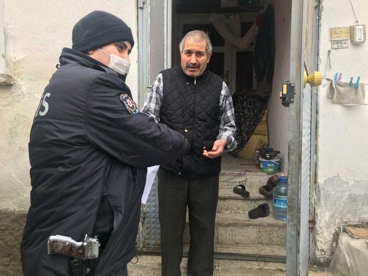 Kırka polisi yaşlıların maaşlarına evlerinde teslim ediyor G4