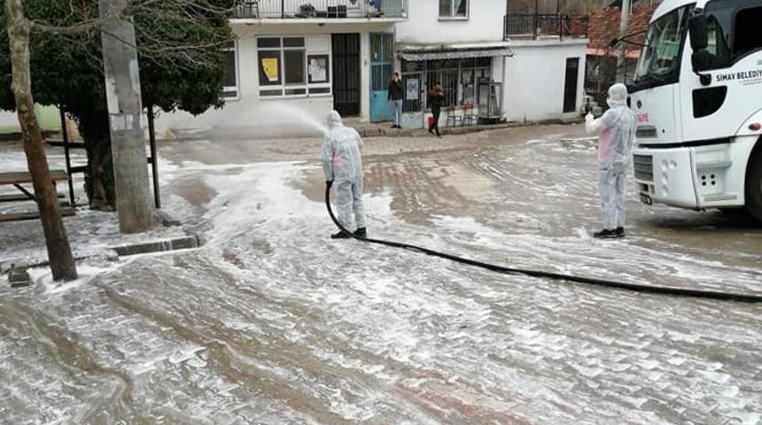 Karantinaya alınan Yeşildere k&ouml;y&uuml;ne dezenfekte desteği