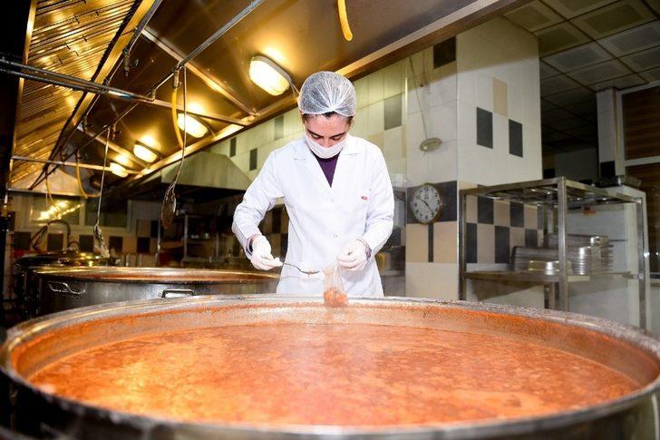 Seyhan’da yemekler “Vefa” için pişiyor G1