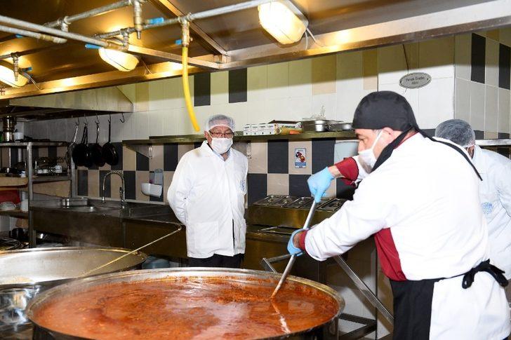 Seyhan’da yemekler “Vefa” için pişiyor G2