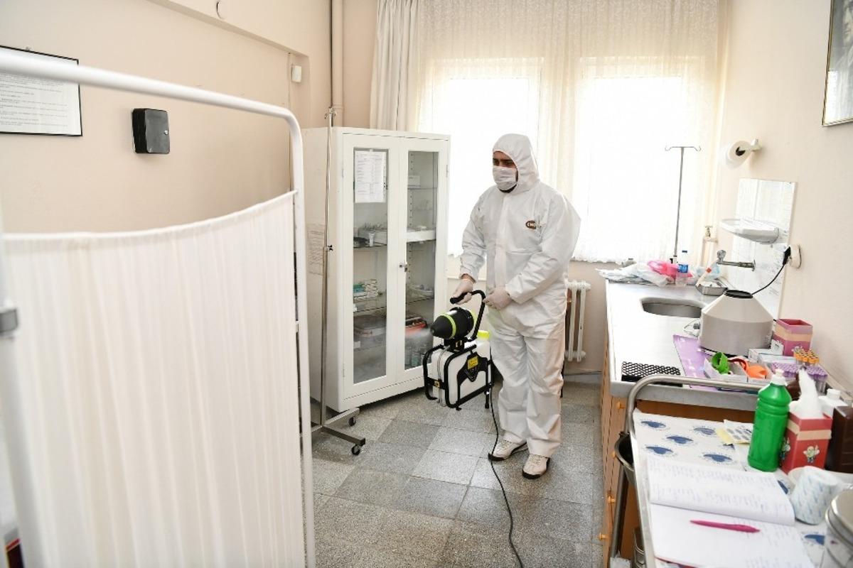 &Ccedil;ayırova&rsquo;da eczaneler ve sağlık ocakları dezenfekte ediliyor