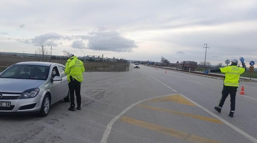 Kulu&rsquo;da polisler ateş &ouml;l&ccedil;&uuml;m&uuml; yaptı, uyarılarda bulundu