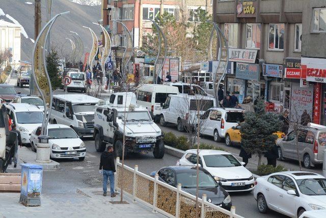 Hakkari polisinden ‘evde kalın’ anonsu