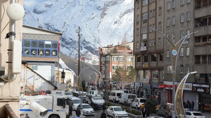 Hakkari polisinden &lsquo;evde kalın&rsquo; anonsu