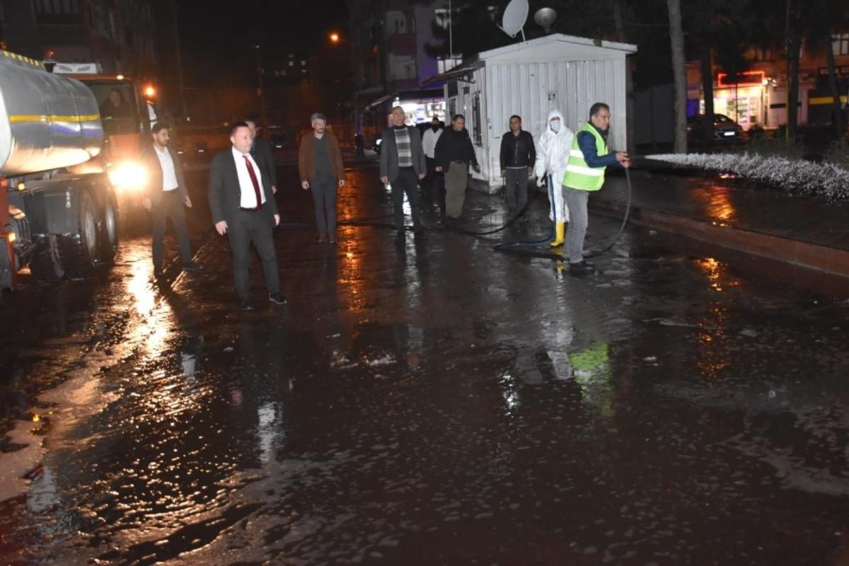 Başkan Beyoğlu dezenfekte &ccedil;alışmalarını yerinde inceledi