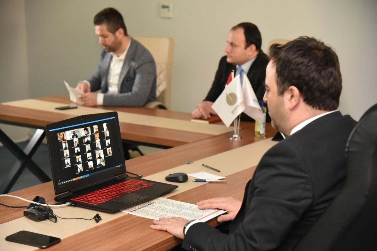 Başkan &Ouml;zl&uuml; meclis &uuml;yeleriyle telekonferansla g&ouml;r&uuml;şt&uuml;