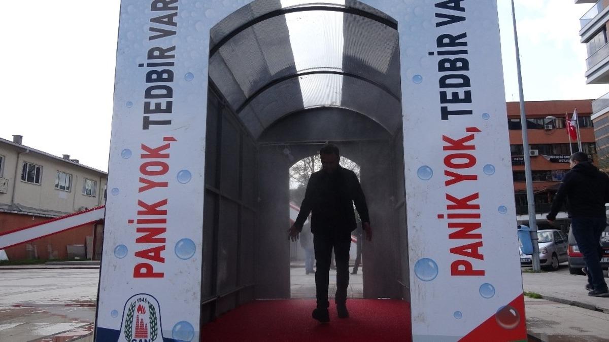 &Ccedil;an&rsquo;da koronavir&uuml;se karşı dezenfekte t&uuml;neli kuruldu