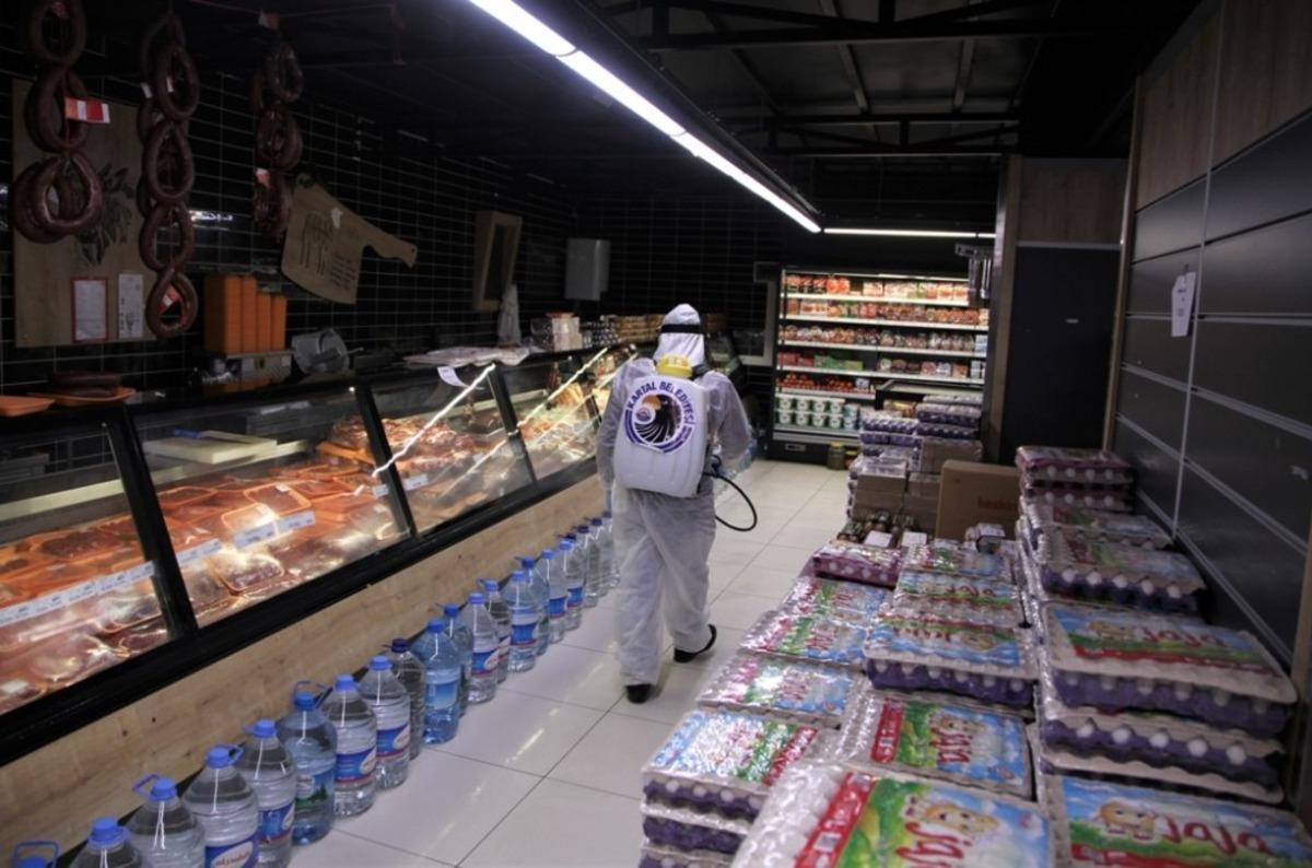 Kartal Belediyesi&rsquo;nin dezenfekte &ccedil;alışmaları marketlerde devam etti