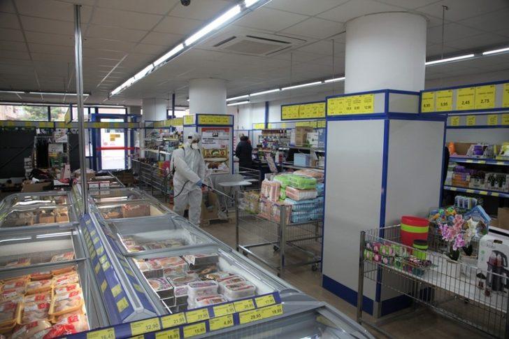 Kartal Belediyesi’nin dezenfekte çalışmaları marketlerde devam etti G3