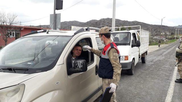 Çüngüş’te kent dışından gelenler sağlık kontrolünden geçiriliyor