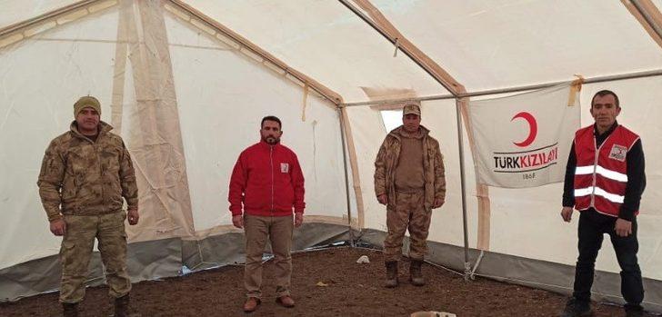 Karantinaya alınan mahallenin girişine çadır kuruldu G1