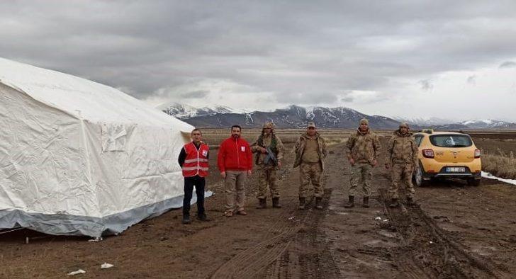 Karantinaya alınan mahallenin girişine çadır kuruldu G2
