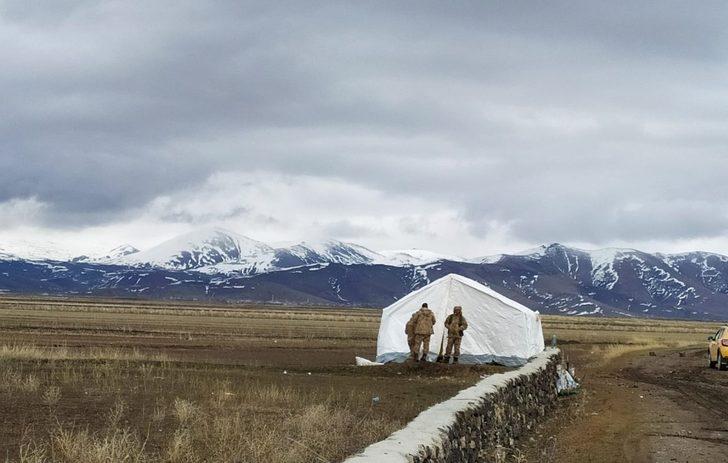 Karantinaya alınan mahallenin girişine çadır kuruldu G3