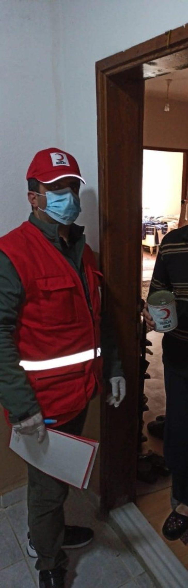 Türk Kızılayı’ndan 65 yaş üstü ailelere gıda yardımı G3