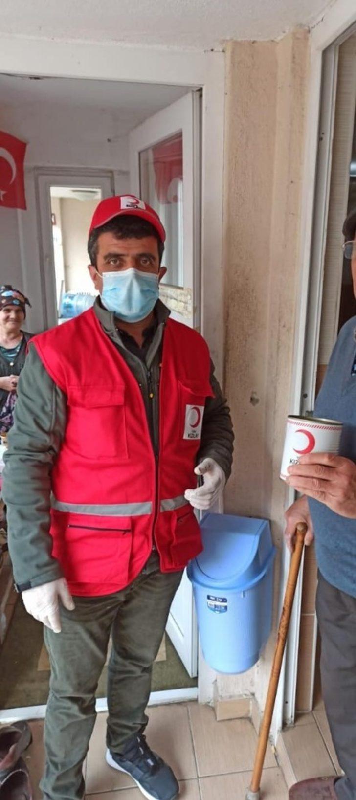 Türk Kızılayı’ndan 65 yaş üstü ailelere gıda yardımı G5