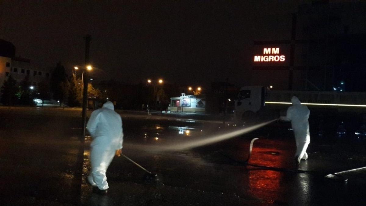 Yahya Kaptan&rsquo;da dezenfekte &ccedil;alışmaları s&uuml;r&uuml;yor