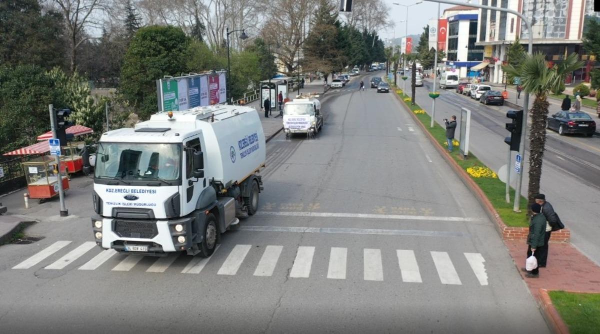 Kdz. Ereğli&rsquo;de yollar ila&ccedil;lı su ile yıkanıyor