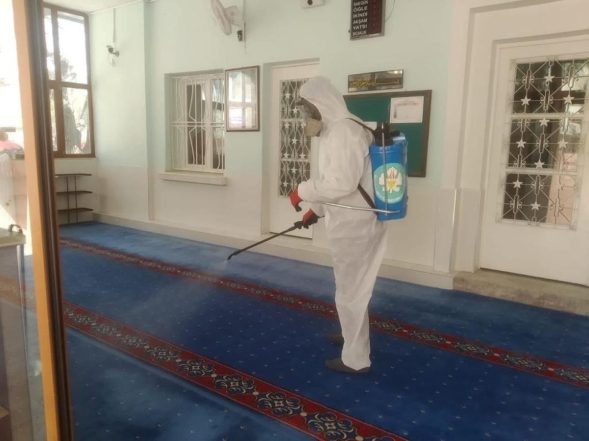 Camilerde ve pazar yerlerinde dezenfekte &ccedil;alışmaları devam ediyor
