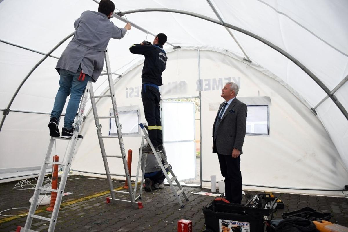 Kemer&rsquo;de hastanelere sahra &ccedil;adırı kuruluyor