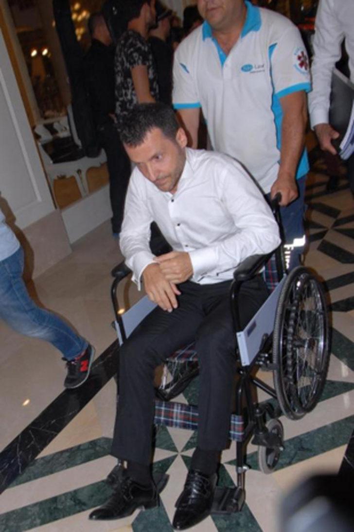 Ünlü şarkıcı sahnede yaralandı G4