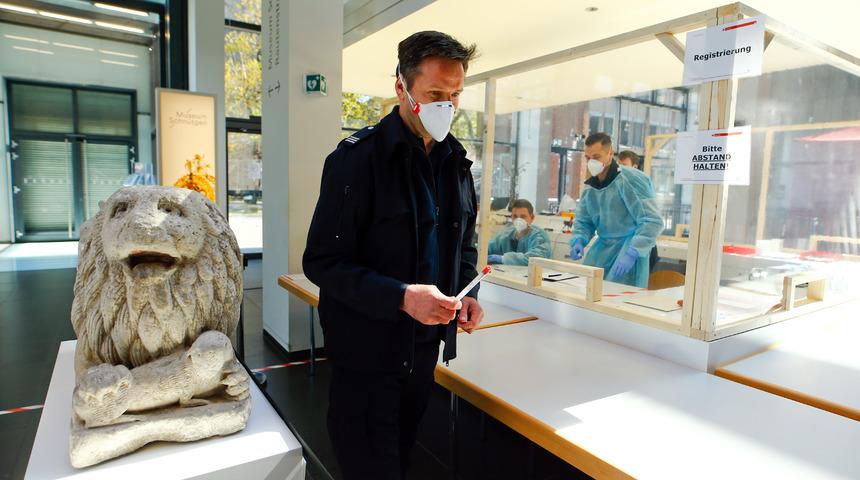 Almanya&rsquo;da bir g&uuml;nde 128 kişi koronavir&uuml;sten hayatını kaybetti