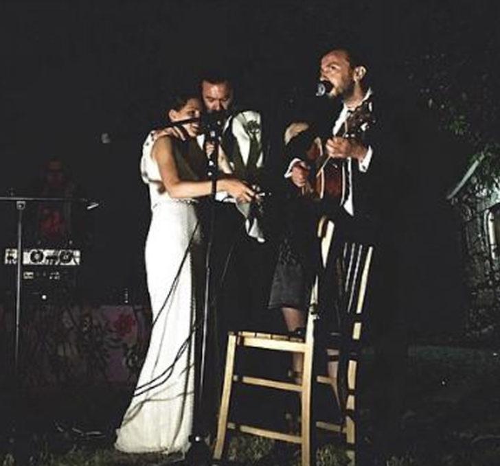 Hazal Kaya sevgilisiyle düğünde G2