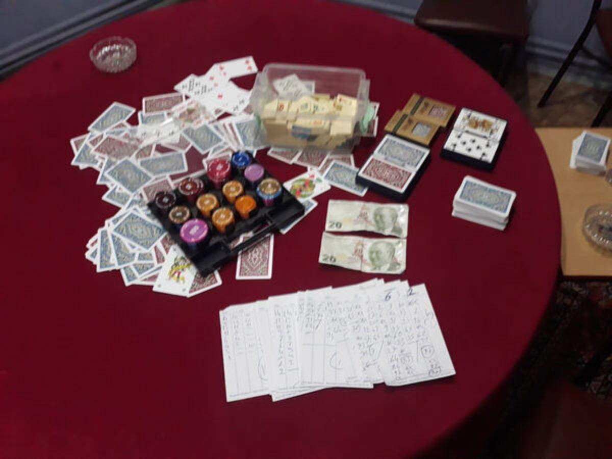 Kahveye &ccedil;evrilen dairede kumar oynayanlara 'koronavir&uuml;s' cezası da kesildi