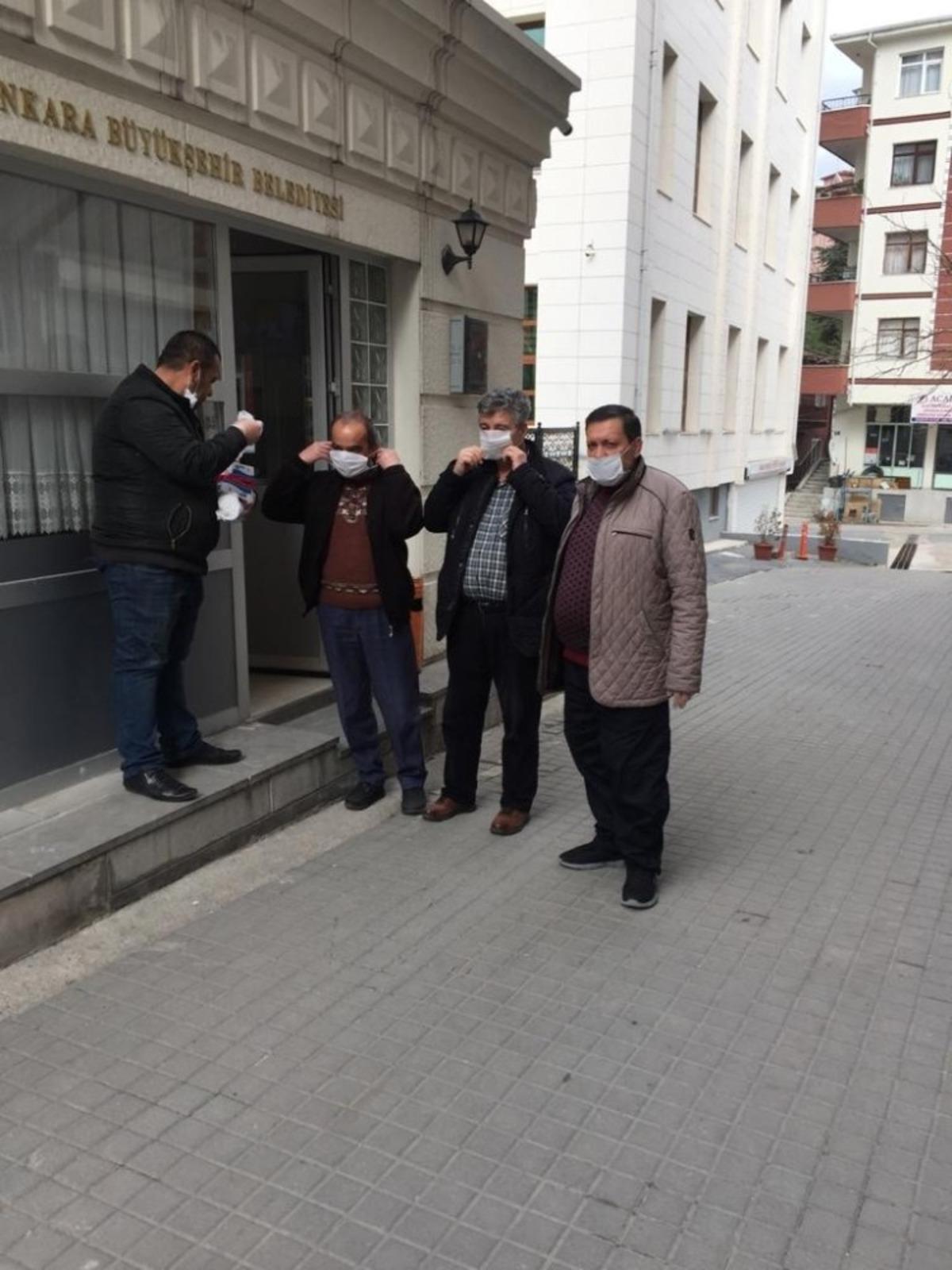 Şof&ouml;r esnafına maske ve eldiven dağıtıldı