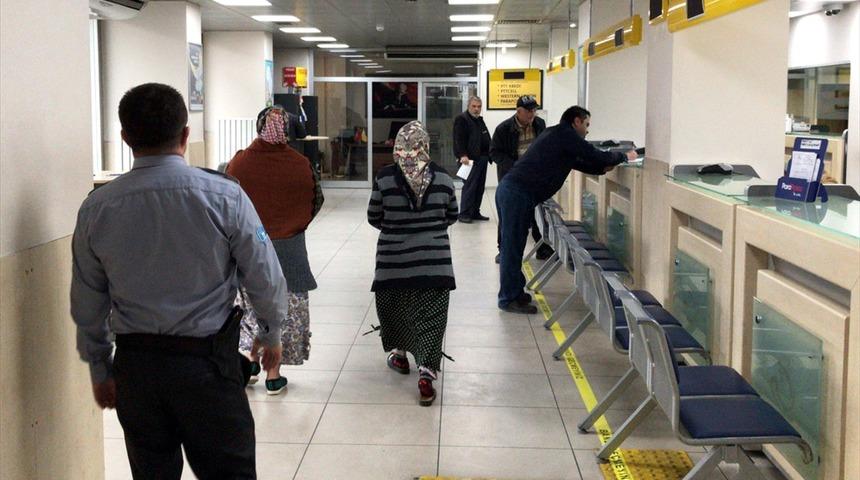 İhtiya&ccedil; sahiplerine yapılacak nakdi destek &ouml;demesi başladı